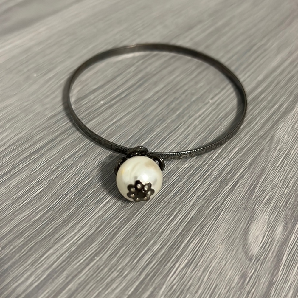 Vintage Silver Bangle Bracelet with Dangling White Pearl